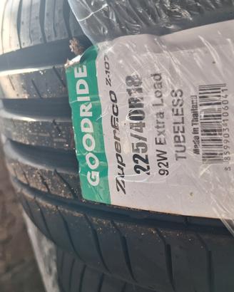 Coppia di pneumatici estivi 225/40R18