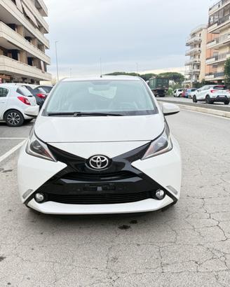 Toyota Aygo 1.0 VVT-i 72 CV 5 porte x-play LED NAV