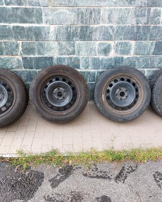 cerchi 16 con gomme invernali golf 6