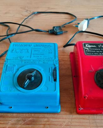 Coppia di alimentatori per trenini anni 70 vintage
