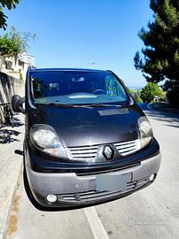 RENAULT TRAFIC PASSENGER