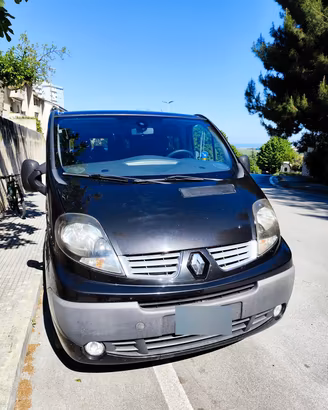RENAULT TRAFIC PASSENGER