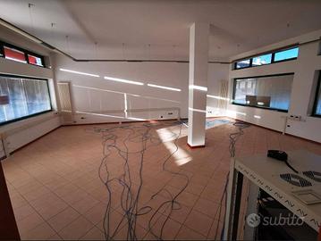 Ufficio - Studio - magazzino - deposito in Affitto