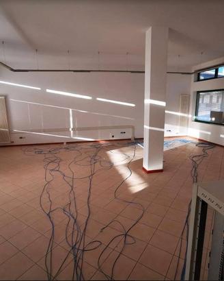 Ufficio - Studio - magazzino - deposito in Affitto