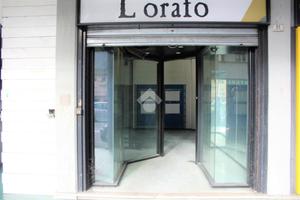 NEGOZIO A DARFO BOARIO TERME