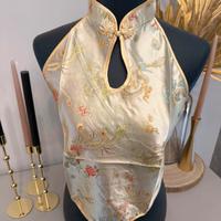 Top in seta vintage in oro