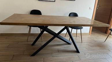 Tavolo in legno gambe metallo