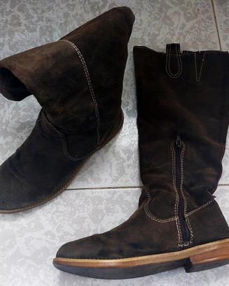 Stivali n. 38 color marrone in pelle scamosciata