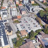 Gardolo, negozio vetrinato