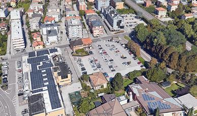 Gardolo, negozio vetrinato