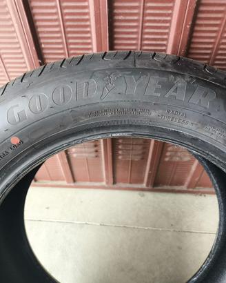 Gomme GoodYear 215/55 r17 98W - NUOVE