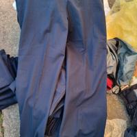 Pantaloni camicie e giacche aeronautica e esercito