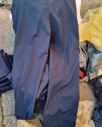 Pantaloni camicie e giacche aeronautica e esercito