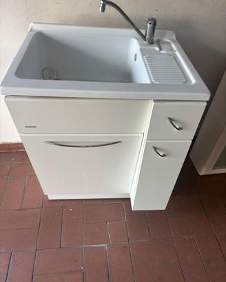 Mobile con lavabo estraibile