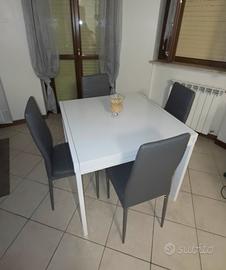 Tavolo allungabile con sedie