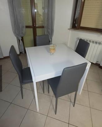 Tavolo allungabile con sedie