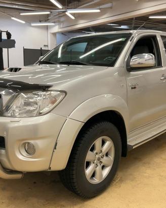 Toyota Hilux 3.0 D-4D 4WD 4p. Doub. Cab SR+