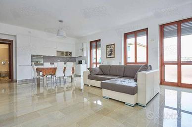 Stanza in appartamento di 155 m² a Milano