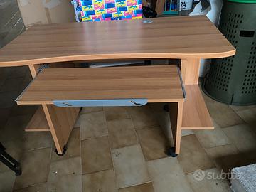 Scrivania porta computer