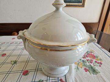 Antica zuppiera bianca