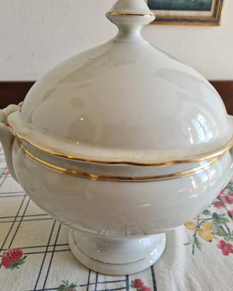 Antica zuppiera bianca