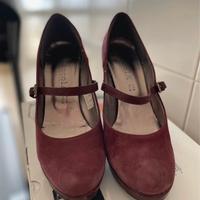 Scarpe con tacco décolleté con cinturino e plateau