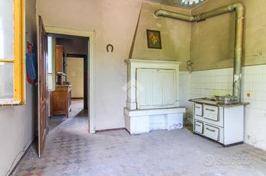 3 LOCALI A ROÈ VOLCIANO