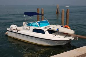 Barca motore fuoribordo