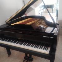 Pianoforte Yamaha G2 a coda con trasporto e panca