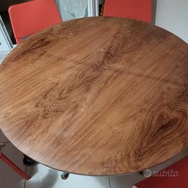 Tavolo rotondo antico ma restaurato 