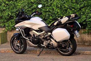 Moto HONDA Crossrunner VFR800X del 2016