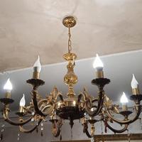 lampadario a 8 luci.