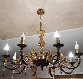 lampadario a 8 luci.