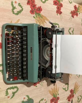 Macchina da scrivere Olivetti Lettera 32, funziona