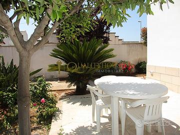 Porto cesareo bilocale giardino posto auto