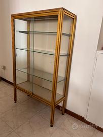 Vetrina in ottone con neon