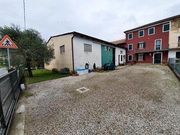Trebaseleghe porzione di casa con ampio scoperto