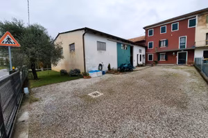 Trebaseleghe porzione di casa con ampio scoperto