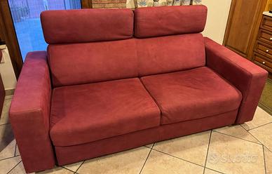 Divano letto rosso di 2 metri