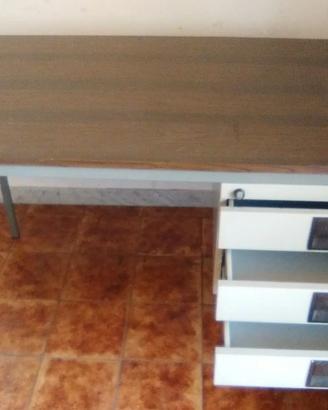 Tavolo per ufficio 
