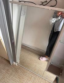 Specchio da bagno con luci LED e armadietto