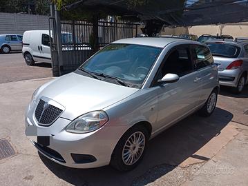 Lancia Ypsilon 1.2 neopatentati valuto permute
