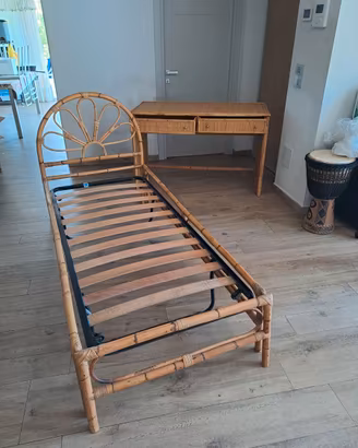 scrivania e struttura letto bamboo