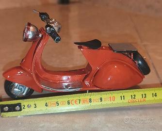 Vespa Modellino in ferro artigianale da collezion