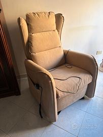 Poltrona con meccanismo relax, lift e massaggio