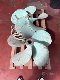 Coppia eliche e asse per imbarcazione ferretti 630