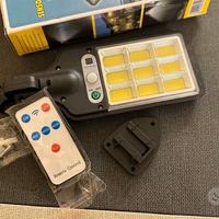 Faro led solare da esterno con telecomando