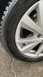 AUDI  q2  advanced 4 cerchi design a 5 razze doppi