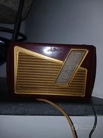 Radio d'epoca a valvole Telefunken "Chéri" Anni 50