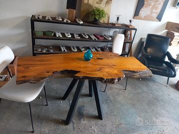 tavolo di  olivo